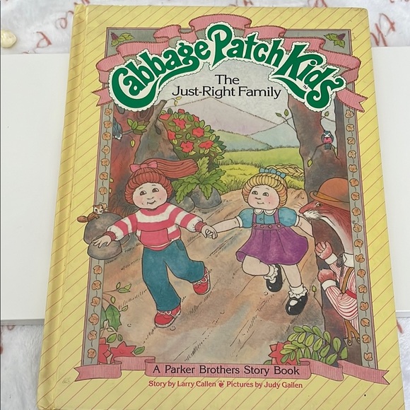 Other - Cabbage Patch Kids book Vintage 1990s The Just-Right Family